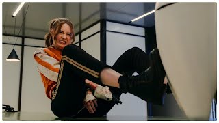 GUNPOWDER MILKSHAKE - fighting with paralysed arms