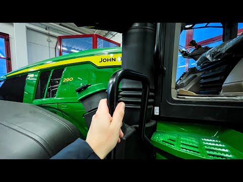 John Deere 7R details