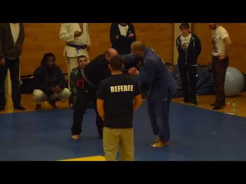 Jason Bell vs Jose Mata - English Open 2013 BJJ - Purple Master - Super-Heavy