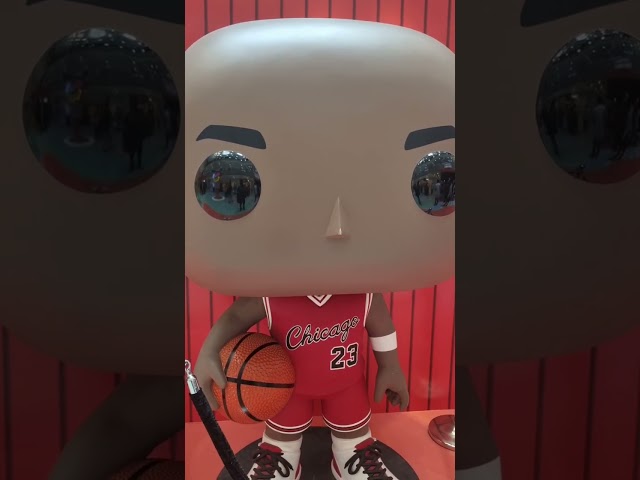 Vídeo relacionado con Funko Pop! NBA: Bulls - Michael Jordan - Figura in Vinile da Collezione Merchandising Ufficiale - Giocattoli per Bambini e Adulti - Sports Fans - Figura da Collezione e da Esposizione