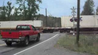 preview picture of video '2 CSX EASTBOUND TRAINS HEADING EAST PASSING MACEDON NY'