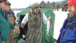 preview picture of video 'OTWA jiging for Lake Trout on Lake Superior Part 3'