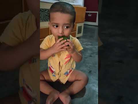 #kuku eating mango #kuku #lovesmango #mangolovers #cutebabyplaying #funnyvideo #babyboy