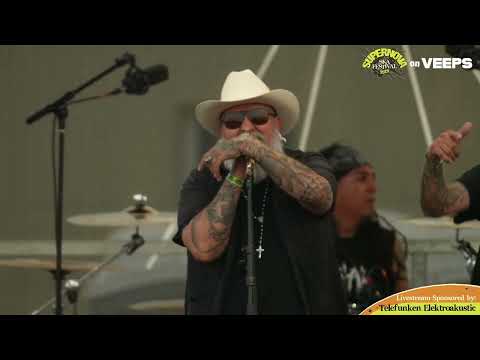 8 Kalacas performing Nuestros Muertos & Mocha Orejas at the 2025 Supernova Ska Festival