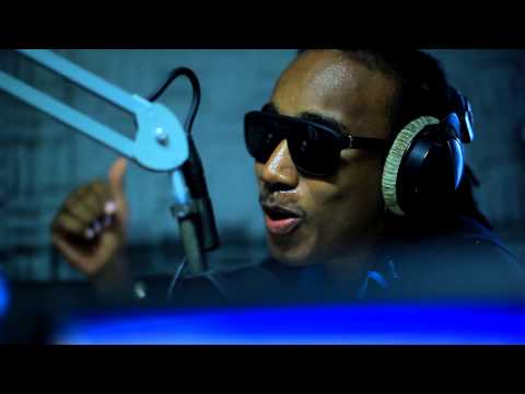 John Smyl ft Daly - Pli O