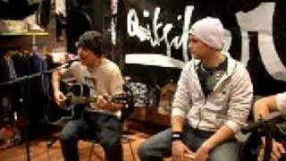 Itchy Poopzkid - The living (unplugged @ Quiksilver store Berlin)