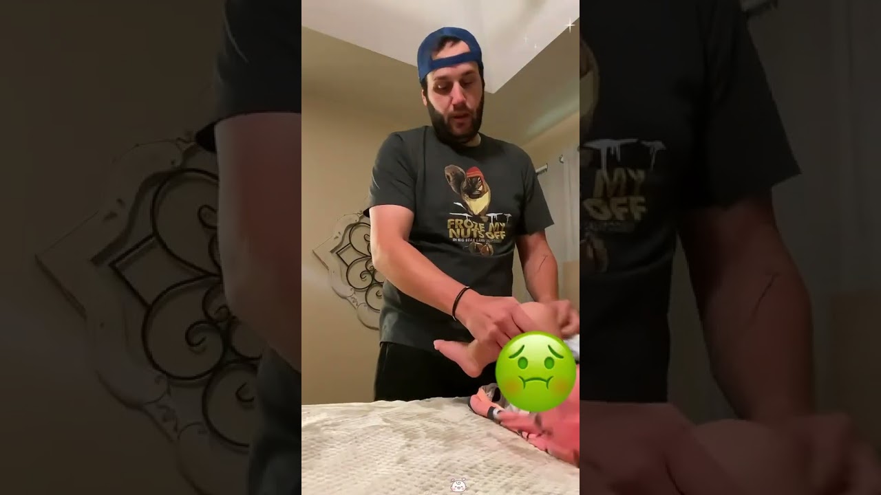 Dad has accomplished another milestone:changing the baby’s diaper 🤣 #happy #daddy #funyvideo #funny