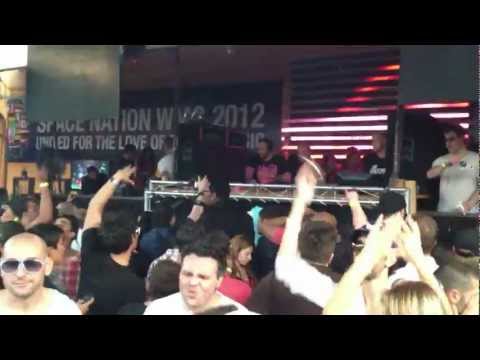 Loco Dice dropping Snilloc "Lines" at Space Terrace