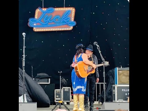 "Beyond The Stars", Tami Neilson and Willie Nelson perform together live at Luck Reunion.