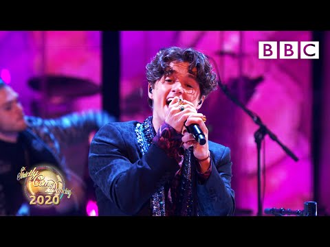 Bringing a slice of Vegas to Elstree, give it up for @thevampsband! ✨ @bbcstrictly - BBC