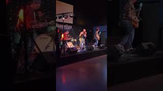 Download lagu Live punk show mp3