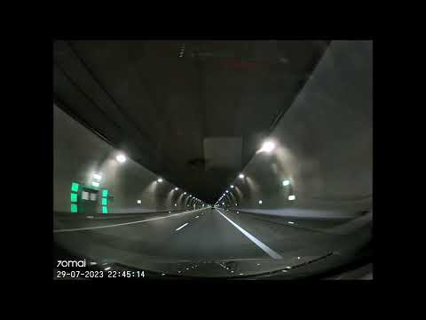 Przejazd przez tunel na Zakopiance.