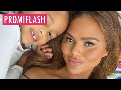 Chrissy Teigen wird "Mutpreis" von Tochter Luna verliehen