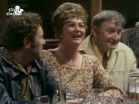 Adèle Bloemendaal, Leen Jongewaard e.a. || As je mekaar niet meer vertrouwen kan // Uit: 't Schaep..