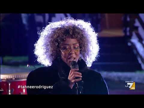 Tahnee Rodriguez suona Tightrope con la #propagandaorkestra