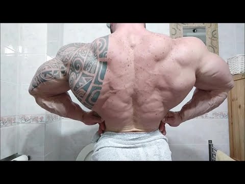 Italian bodybuilder Pasquale D'Angelo - Muscle checking