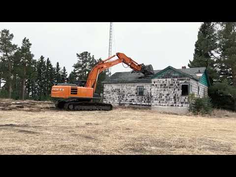 Old Farmhouse Demolition (For New Modern Barnhouse Build)