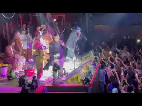 Santa fe klan y pepo lopez  en el corral cotorreando.