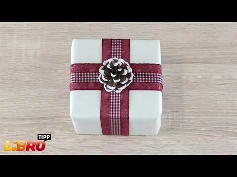 LIBRO Tipp: So gelingt dir eine weihnachtliche Geschenkverpackung mit Tannenzapfen Tutorial DIY