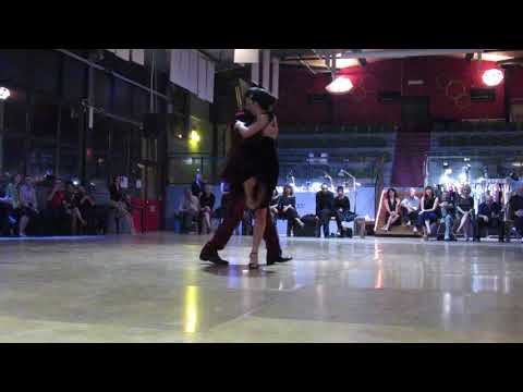  Lorena Tarantino  and  Gianpiero Galdi  are  dancing  to  the  vals  "  Prisionero  "  by  Rodolfo Biagi  in  2020