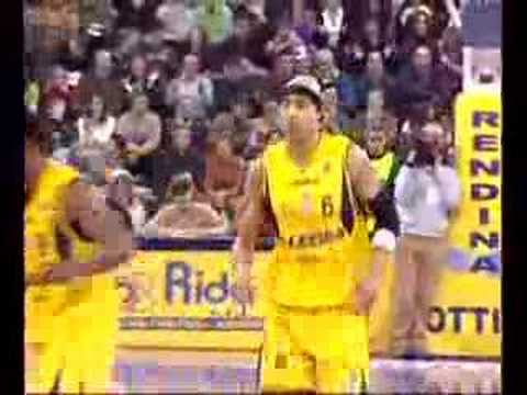 Grande assist di Stevin Smith per Joel Salvi (Legea Scafati)