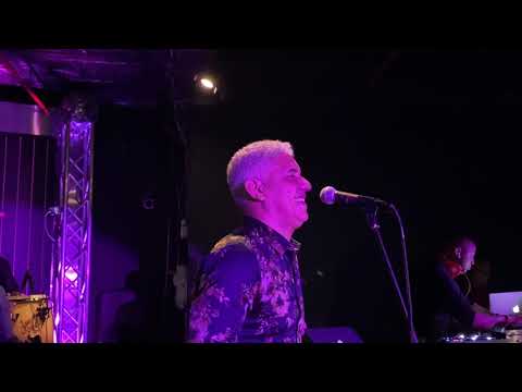 Lè Moun New York sou di betiz. Kreyol La Bentleys in Brooklyn