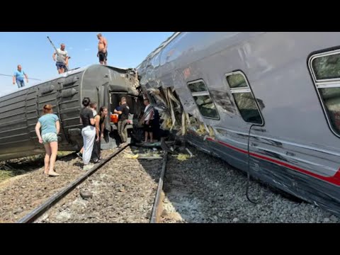 Bridge Collapses on Train in Russia's Bryansk Region | 71 Injured, 6 in Serious Condition