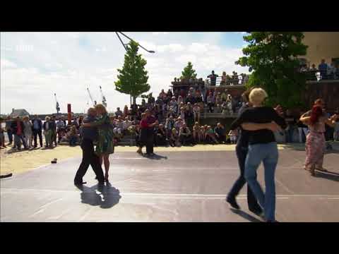 Tango am Strandkai in Hamburg
