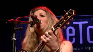 Dar Williams - Emerald (eTown webisode #1113)