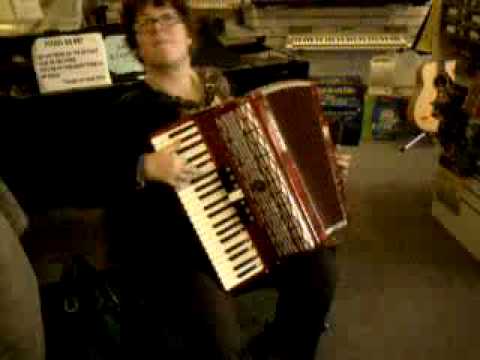 Accordion 96 Basses 37 Keys