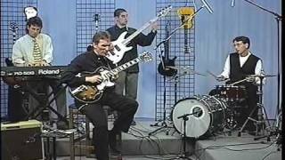 Bob Miles plays "Blues for Mickey O" solo from Pat Martino www.milesofmusic.tv