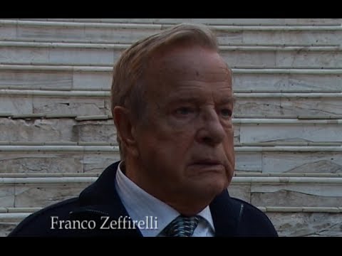 Ντοκιμαντέρ του Κάρολου Ζωναρά για τους Pagliacci [Παλιάτσοι] του Ruggero Leoncavallo, σε σκηνοθεσία Franco Zeffirelli [Φράνκο Τζεφφιρέλλι] (Φεστιβάλ Αθηνών, Ωδείο Ηρώδου Αττικού, 2004). Η όπερα (1892) συγκαταλέγεται στα κορυφαία δείγματα του βερισμού, με την ωμή απόδοση του πάθους, της ζήλιας και της εκδίκησης με φόντο τη ζωή ενός πλανόδιου θιάσου.