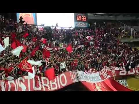 "Disturbio Rojo Bogotá" Barra: Disturbio Rojo Bogotá &bull; Club: América de Cáli