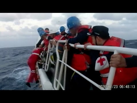 China rescues 17 Filipino sailors in South China Sea shipwreck