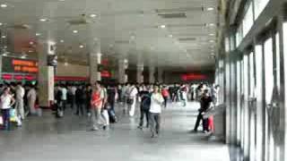 preview picture of video 'Inside Guangzhou Station - 広州駅内(中国広東省)'