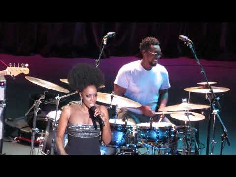 Chris Botti feat. Sy Smith   "The Look of Love"    (Nina Simone)