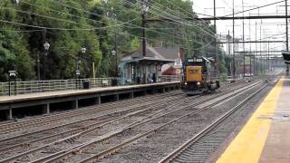 preview picture of video 'CSX Locomotive SD40-2 No. 8839 on the NEC Line at Metuchen Station'