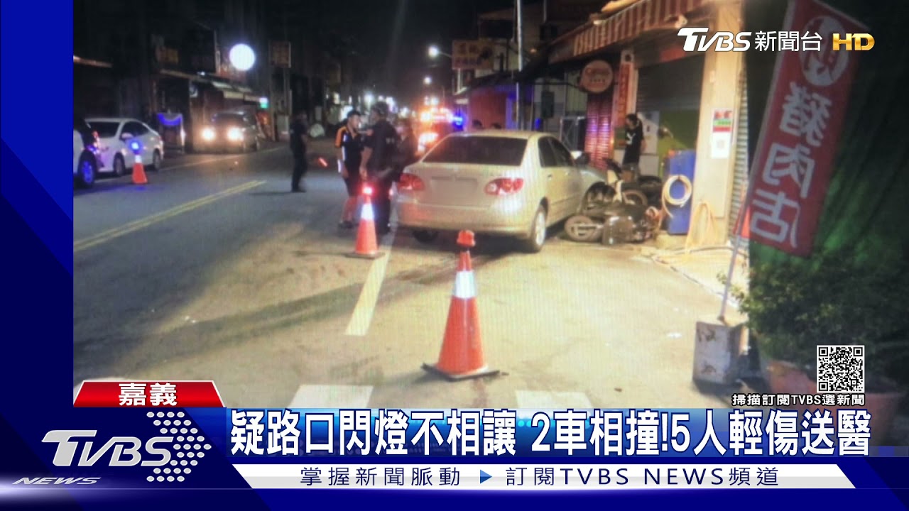 車上有孕婦、幼童！2車碰撞5人傷　波及水果攤、機車行