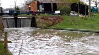 preview picture of video '12of17 Chelmer and Blackwater Navigation Paper Mill Lock and weir'