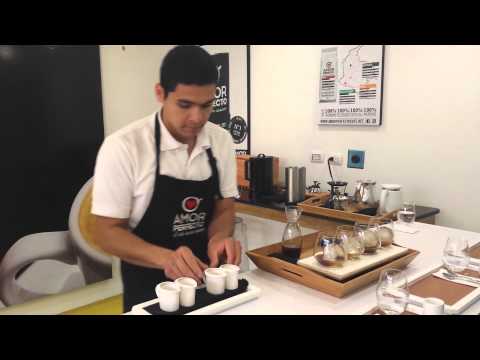 Diego Campos: campeón nacional de barismo preparando café