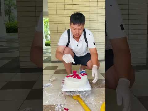 酒友把白酒藏到墙皮蛋糕中，蒙混过关#shorts#家庭搞笑#李叮长