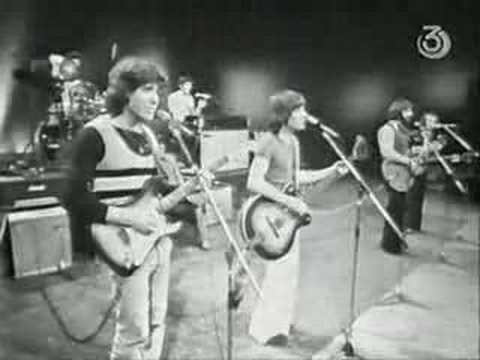 Kaveret - He kol kah yafa (She is so Pretty)