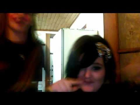 LaurenLaulz and Demi whip their hair... back and forth !