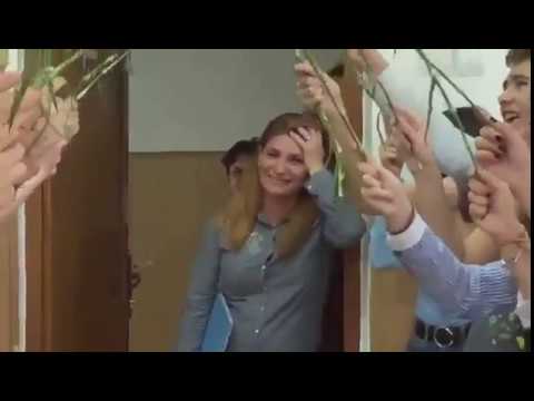 Iată cum a fost primită o profesoară, în ultima ei oră de dirigenție la clasă!