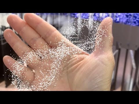 Art Central 2025 “Clouds of Continuity” with AR ‘∞’ cloud on viewer’s hand. 《白雲觀照》吳觀麟
