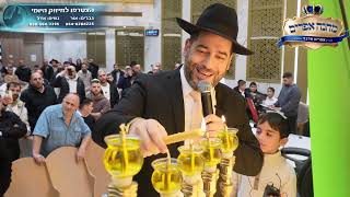 🔥🕎מרגשש! הדלקת נרות שעוד לא ראיתם! הדלקת נר שמיני – זאת חנוכה | הרב אפרים שרבני (הרב אפרים שרבני) - התמונה מוצגת ישירות מתוך אתר האינטרנט יוטיוב. זכויות היוצרים בתמונה שייכות ליוצרה. קישור קרדיט למקור התוכן נמצא בתוך דף הסרטון