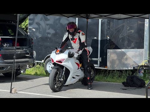 Ducati Panigale V2 running with buddy’s at NYST
