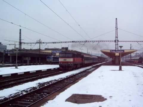 749 121 na čele R 1245 - Praha Smíchov rozjezd - 30.1.2011.