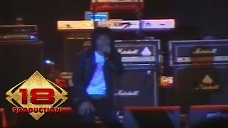 Download lagu D'masiv - Ilfil (Manusia Tak Berharga) (Live Konser Bukittinggi 28 Maret 2008) mp3