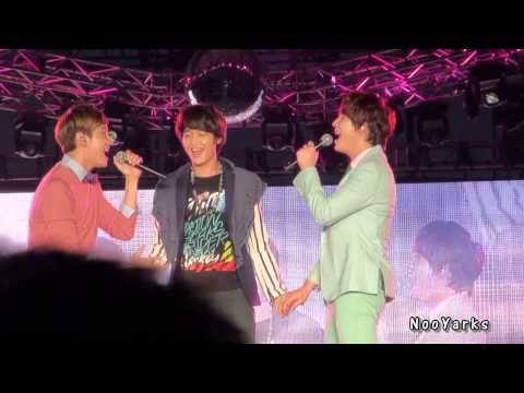 [Fancam] 121125 Changmin & Kyuhyun ft. Minho - Just The Way You Are #SMTBKK
